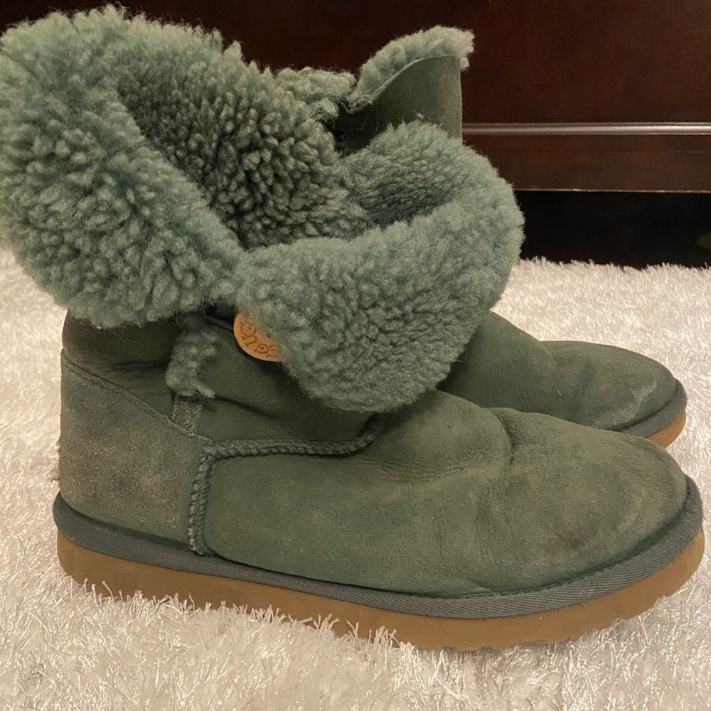 Ugg’s baileys button.